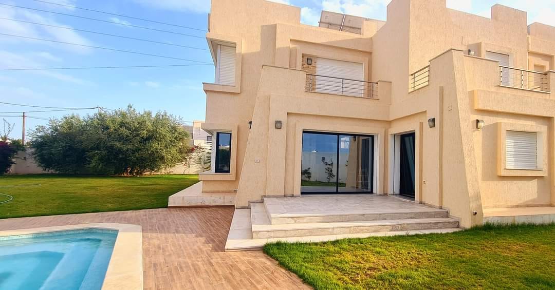 villa Awais