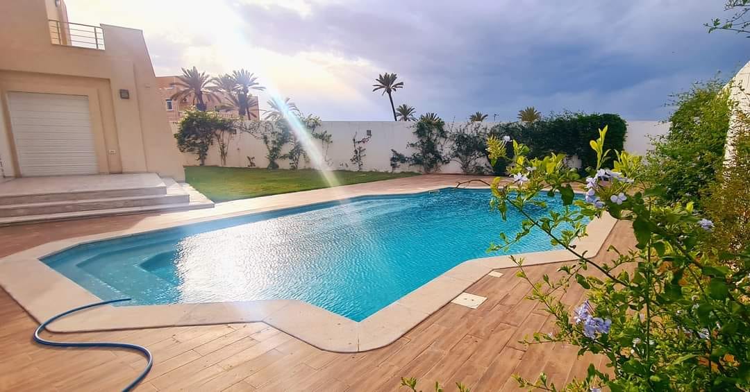 villa Awais